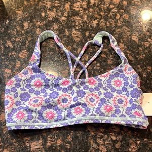 Lululemon size 4 sports bra never worn new with Platos tags